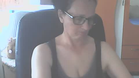 hellenmarie online show from June 19, 2026, 10:30 am