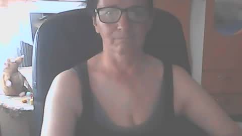hellenmarie online show from June 22, 2026, 10:23 am