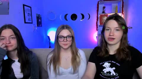 Helli online show from April 12, 2026, 7:30 pm