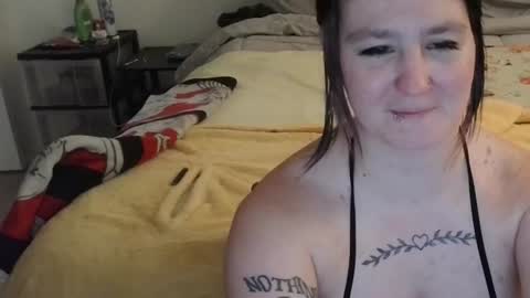 Snapshot of hellienadesroser chatting on June 11, 2026, 12:32 am HellienaDesroser online show from June 11, 2026, 12:32 am