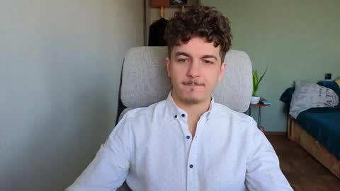 Snapshot of hellish_sugar chatting on January 18, 2026, 7:45 am Remy online show from January 18, 2026, 7:45 am