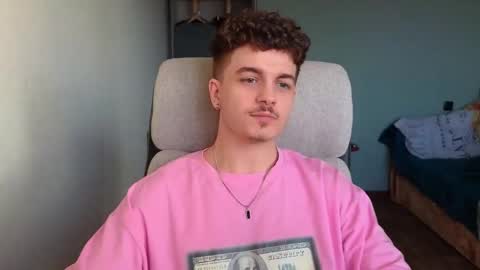 Snapshot of hellish_sugar chatting on February 19, 2026, 2:13 pm Remy online show from February 19, 2026, 2:13 pm