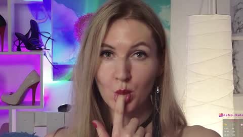 Snapshot of hello_lisha chatting on January 10, 2025, 11:22 am Alisia Monday to Friday from 10 am to 4 pm GMT 2 online show from January 10, 2025, 11:22 am