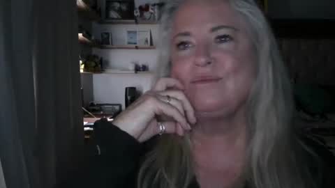 Hunnys Hive online show from February 24, 2025, 8:25 pm