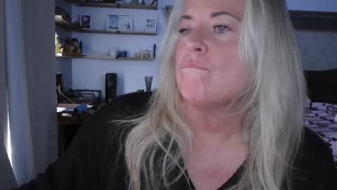 Hunnys Hive online show from February 27, 2025, 9:14 pm