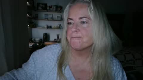 Hunnys Hive online show from March 5, 2025, 8:53 pm