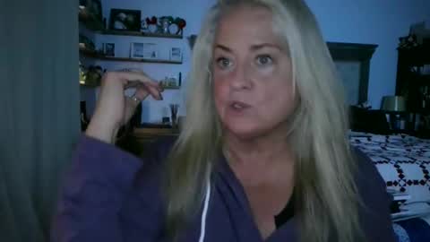 Hunnys Hive online show from March 11, 2025, 11:26 pm