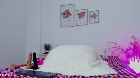 Hellzel online show from October 3, 2025, 7:22 pm