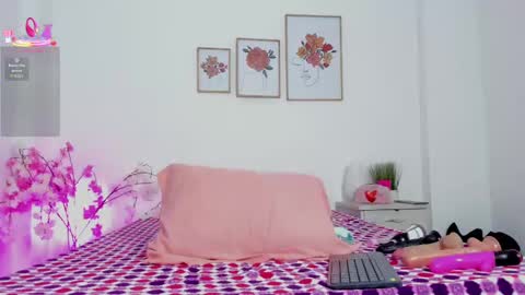 Hellzel online show from October 9, 2025, 7:23 pm