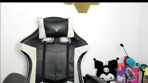 heluehorny13 online show from December 12, 2024, 7:30 am