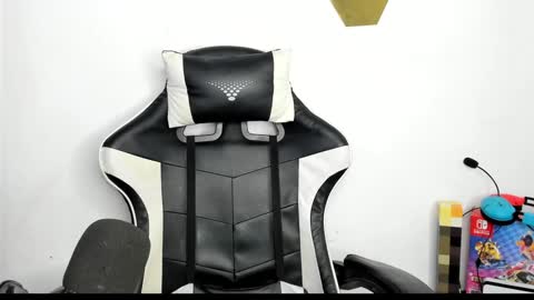 heluehorny13 online show from December 27, 2024, 5:42 am