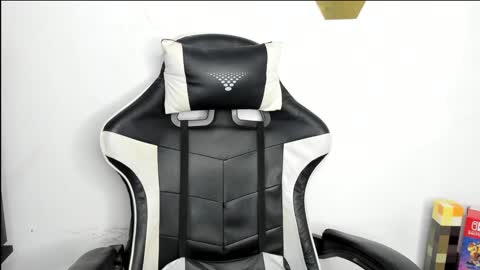 heluehorny13 online show from December 29, 2024, 7:50 am