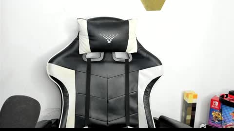 heluehorny13 online show from January 10, 2025, 6:42 am