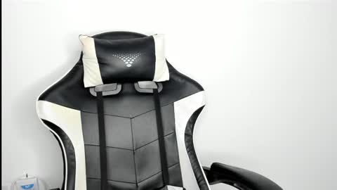 heluehorny13 online show from February 12, 2025, 7:13 am