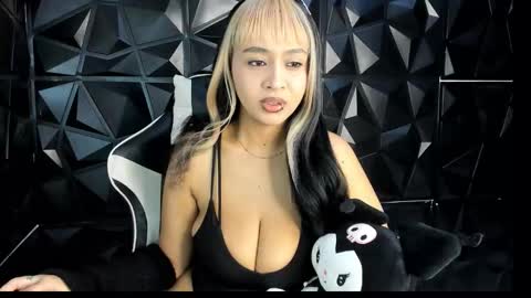 heluehorny13 online show from October 25, 2025, 4:20 am