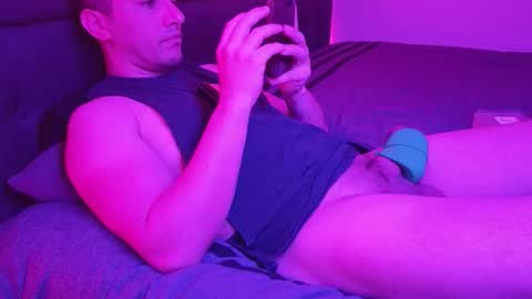 Snapshot of hennidrip chatting on January 17, 2026, 5:45 am HENNIDRIP online show from January 17, 2026, 5:45 am