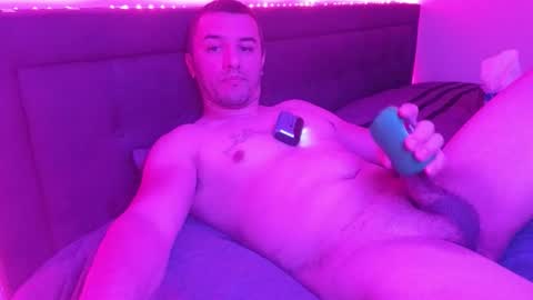 Snapshot of hennidrip chatting on January 18, 2026, 9:18 pm HENNIDRIP online show from January 18, 2026, 9:18 pm