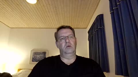 henrikrp1971 online show from December 9, 2024, 11:03 pm