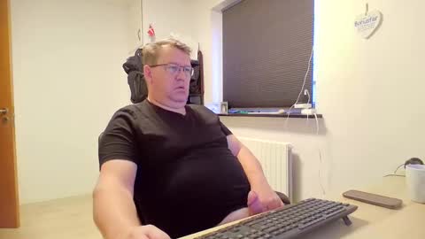 henrikrp1971 online show from December 29, 2024, 8:55 am