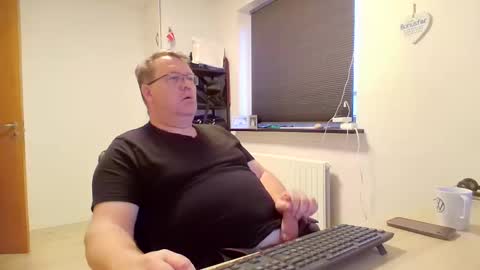 henrikrp1971 online show from December 29, 2024, 12:12 pm