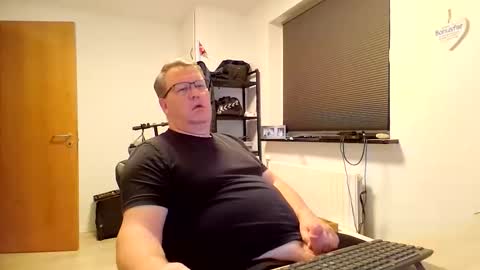 henrikrp1971 online show from October 18, 2025, 7:58 pm