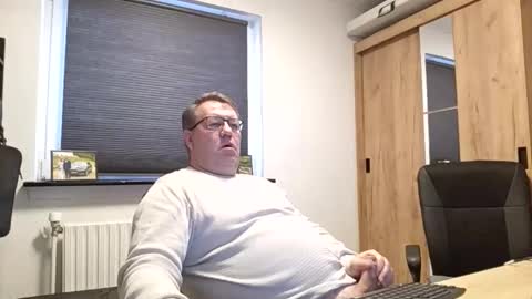 henrikrp1971 online show from February 9, 2026, 1:59 pm