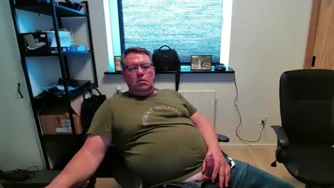 Snapshot of henrikrp1971 chatting on April 23, 2026, 4:09 pm henrikrp1971 online show from April 23, 2026, 4:09 pm
