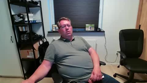 Snapshot of henrikrp1971 chatting on May 3, 2026, 6:25 pm henrikrp1971 online show from May 3, 2026, 6:25 pm