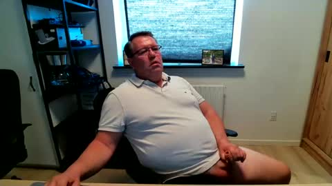 henrikrp1971 online show from June 19, 2026, 4:55 pm