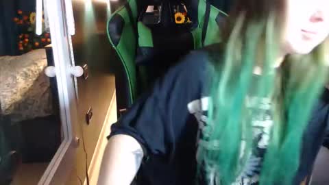 Hentaishiing online show from May 20, 2026, 2:23 pm