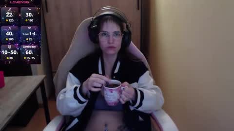 Snapshot of heraluna_ chatting on December 14, 2024, 9:45 pm HeraLuna  online show from December 14, 2024, 9:45 pm