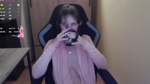 Snapshot of heraluna_ chatting on January 26, 2025, 10:35 pm HeraLuna  online show from January 26, 2025, 10:35 pm