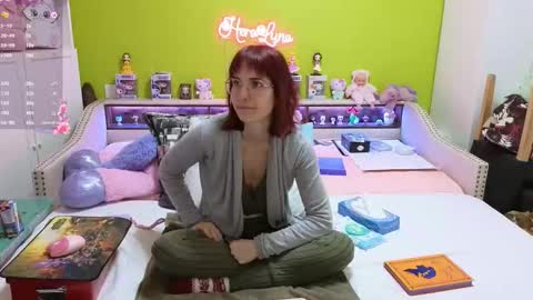 HeraLuna  online show from February 5, 2026, 9:19 pm