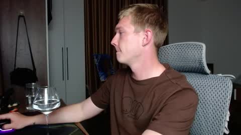 Snapshot of hercules__ chatting on September 27, 2025, 2:11 pm Gregblonde Alextattoo online show from September 27, 2025, 2:11 pm