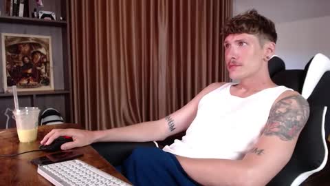 Snapshot of hercules__ chatting on October 4, 2025, 1:58 am Gregblonde Alextattoo online show from October 4, 2025, 1:58 am