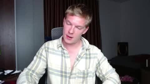 Snapshot of hercules__ chatting on October 22, 2025, 2:28 pm Gregblonde Alextattoo online show from October 22, 2025, 2:28 pm