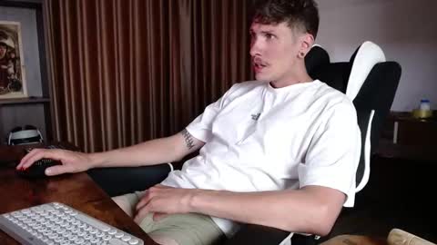 Snapshot of hercules__ chatting on October 26, 2025, 6:08 am Gregblonde Alextattoo online show from October 26, 2025, 6:08 am