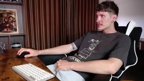 Snapshot of hercules__ chatting on October 29, 2025, 1:52 am Gregblonde Alextattoo online show from October 29, 2025, 1:52 am