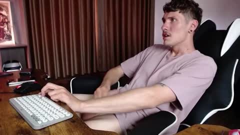 Snapshot of hercules__ chatting on October 30, 2025, 2:46 am Gregblonde Alextattoo online show from October 30, 2025, 2:46 am