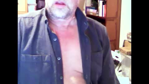 Snapshot of hereford66 chatting on January 10, 2025, 3:27 pm hereford66 online show from January 10, 2025, 3:27 pm