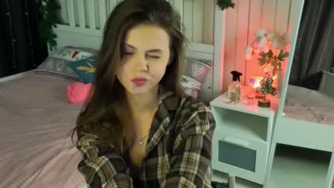 Nicole online show from March 1, 2026, 6:54 pm