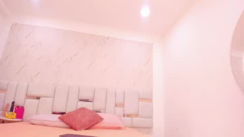 hermione_brown online show from April 1, 2026, 4:48 pm