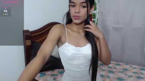 Snapshot of hermione_sweet18 chatting on December 26, 2024, 10:41 pm Alana online show from December 26, 2024, 10:41 pm