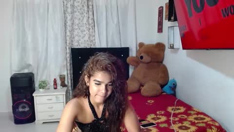 Snapshot of hermione_sweet18 chatting on September 19, 2025, 5:42 am Alana online show from September 19, 2025, 5:42 am