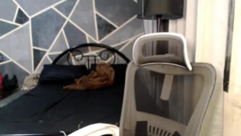 Snapshot of herrafoxx chatting on November 13, 2025, 12:09 am Davey online show from November 13, 2025, 12:09 am