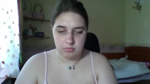 hess_luna_ online show from July 3, 2026, 9:05 am
