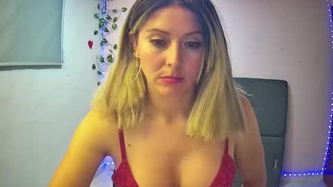 Snapshot of hestesiaxx chatting on December 13, 2024, 1:59 am Hestesiaxx online show from December 13, 2024, 1:59 am
