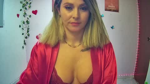 Snapshot of hestesiaxx chatting on February 26, 2025, 1:43 am Hestesiaxx online show from February 26, 2025, 1:43 am