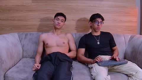 Snapshot of heteros_men chatting on April 20, 2026, 8:10 pm heteros men online show from April 20, 2026, 8:10 pm