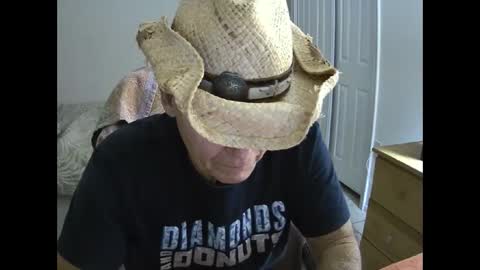 Snapshot of hewes1 chatting on January 15, 2025, 10:35 pm hewes1 online show from January 15, 2025, 10:35 pm